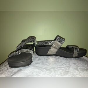 Vionic BOLINAS platform leather sandals silver orthotic technology size 9 shoes